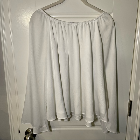 Elizabeth and James White Dolman Sleeve Top, Size Small - Picture 3 of 3